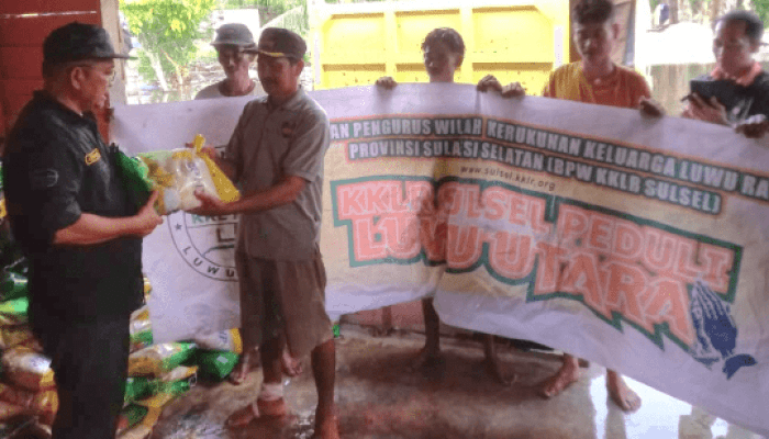 Open Donasi Banjir Berakhir, KKLR Sulsel Salurkan 1 Ton Beras di Desa Pombakka Luwu Utara
