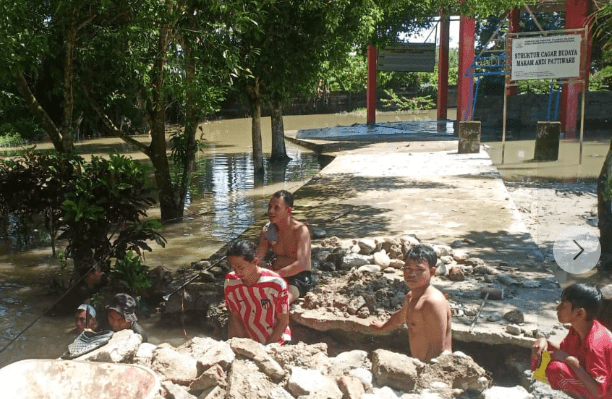 Makam Datu Luwu XV Andi Patiware terendam banjir