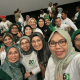 Sekum MD KAHMI Makassar Andi Sri Hastuti Sultan berswafoto bersama dengan jajaran pengurus MD KAHMI Makassar saat Nobar Film Lafran 24 Juni 2024