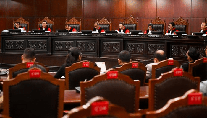 DPR dan Presiden Wajib Taat Pada Putusan MK