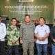 Ketua KKLR Sulsel Ir Hasbi Syamsu Ali berfoto bersama dengan panitia FGD Banjir KAHMI Sulsel, Sabtu (28/09/2024).