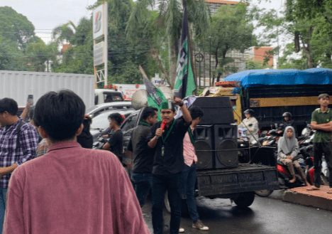 Ketua Bidang Perguruan Tinggi Kemahasiswaan dan Pemuda (PTKP) Badko HMI Sulsel, Muh. Rafly dalam sebuah aksi (Foto: IST)