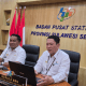 Kepala BPS Sulsel, Aryanto, didampingi Kepala Biro Ekonomi dan Pembangunan Setda Sulsel, Junaedi Bakri, saat merilis data terbaru di Kantor BPS Sulsel, Rabu, 15 Januari 2025.