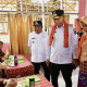 Pj Gubernur Sulsel Prof Fadjry Djufry didampingi Pj Ketua PKK Sulsel, Andi Indriaty Syaiful, menyampaikan apresiasi terhadap uji coba program Makan Bergizi Gratis (MBG) dan Pemeriksaan Kesehatan Gratis (PKG) yang digelar di Kabupaten Luwu, Jumat, 24 Januari 2025.