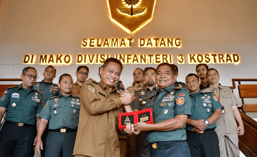 Perkuat Kolaborasi di Jajaran Forkopimda, Prof Fadjry Djufry Kunjungan Silaturahmi ke Mako Pangdivif 3 Kostrad di Gowa