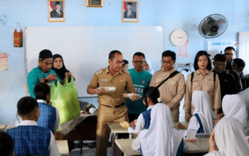 Suasana Uji Coba Makan Bergizi Gratis di SMP 1 Mamajang
