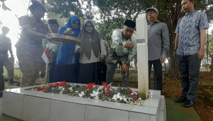 Kenang Hari Perlawanan Rakyat Luwu, KKLR Sulsel Tabur Bunga di Makam Datu Andi Djemma