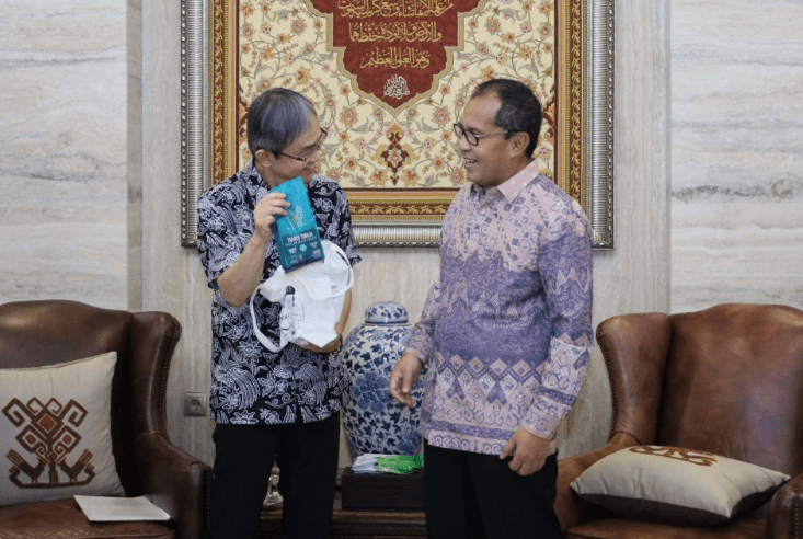 Wali Kota Makassar, Moh Ramdhan Pomanto, menyambut dengan hangat kunjungan Wakil Wali Kota Maniwa, Jepang, Atsuya Ito, bersama rombongan di kediamannya di Jl Amirullah, Selasa (21/1/2025).