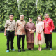 Wali Kota Makassar Moh Ramdhan Pomanto didampingi Ketua TP PKK Indira Yusuf Ismail melakukan silatuhrahmi ke rumah tokoh Tionghoa yang ada di Makassar, Rabu (29/1).