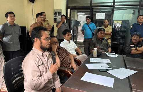 Warga Bitowa Gelar Aksi di DPRD Makassar
