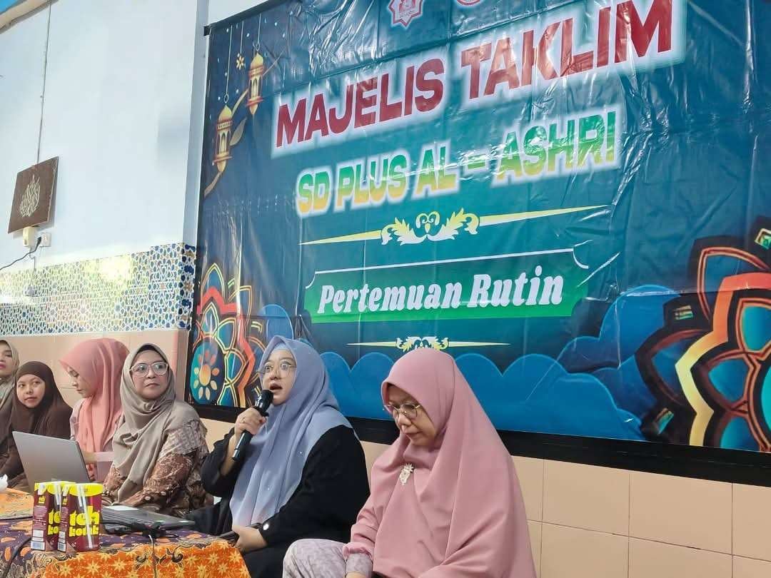 Majelis Taklim (MT) SD Plus Al-Ashri mengadakan pertemuan rutin di Mushalla Al-Ashri, Jl. Regency Barat, Telkomas, Makassar, Sabtu (15/2).