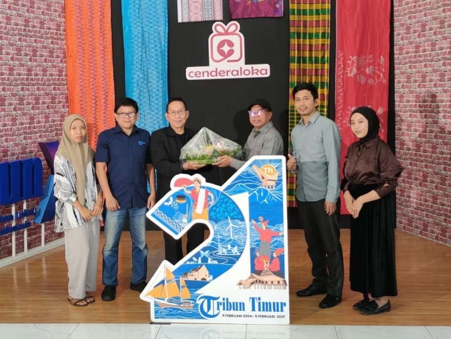 Kerukunan Keluarga Luwu Timur (KKLT) turut menghadiri Open House perayaan Hari Ulang Tahun (HUT) ke-21 Tribun Timur yang digelar di kantor redaksi Tribun Timur, Makassar, Senin, 10 Februari 2025 (Foto: IST)