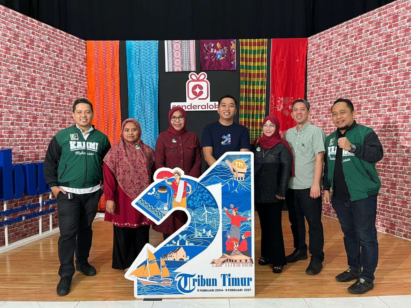 Majelis Daerah Korps Alumni Himpunan Mahasiswa Islam (MD KAHMI) Kota Makassar turut menghadiri perayaan Hari Ulang Tahun (HUT) ke-21 Tribun Timur di Kantor Tribun Timur, Jalan Cendrawasih, Kota Makassar, Senin (10/2/2025).