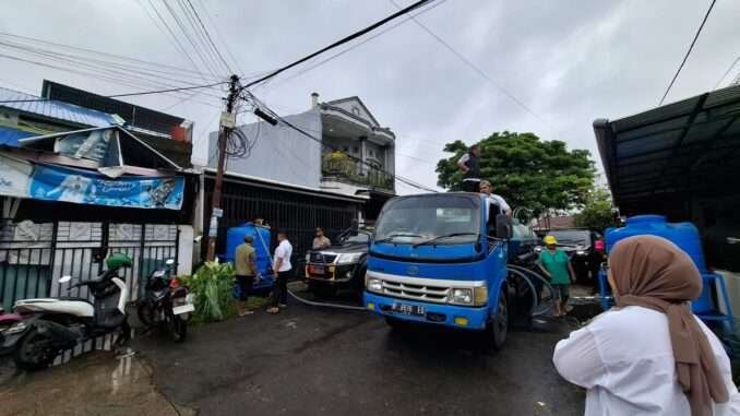 Banjir di Makassar Ganggu Layanan Publik, Perumda Air Minum Salurkan Bantuan Air Bersih