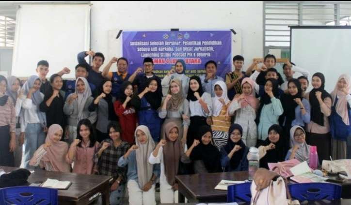 Pusat Informasi dan Konseling Remaja (PIK-R) Generik SMAN 4 Luwu Utara menggelar Pendidikan dan Pelatihan (Diklat) Jurnalistik dan Podcast di aula sekolah pada Sabtu (15/2/2025).