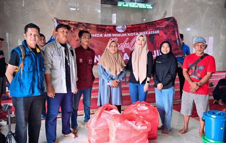 Perumda Air Minum Kota Makassar kembali menyalurkan bantuan bagi korban banjir, khususnya di Blok 8 dan dapur umum di Kantor Kecamatan Manggala.