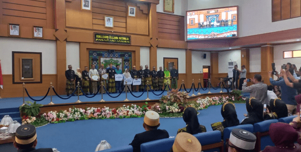 Pemerintah Kabupaten Pangkajene dan Kepulauan (Pemkab Pangkep) memperingati hari jadinya yang ke-65 dengan menggelar acara sederhana di Gedung A DPRD Pangkep, Rabu (12/2/2025).