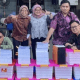Tim Hukum DIA saat membawa 13 Kontainer dugaan tandatangan palsu terkait adanya dugaan pelanggaran pelaksanaan pemilihan Gubernur dan Wakil gubernur Sulsel.