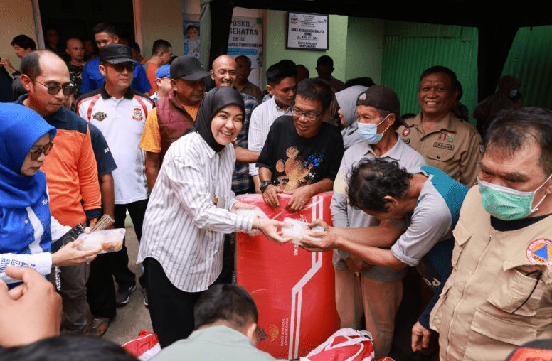 Wakil Wali Kota Makassar, Aliyah Mustika Ilham, saat meninjau langsung lokasi kebakaran di Asrama Kesdam