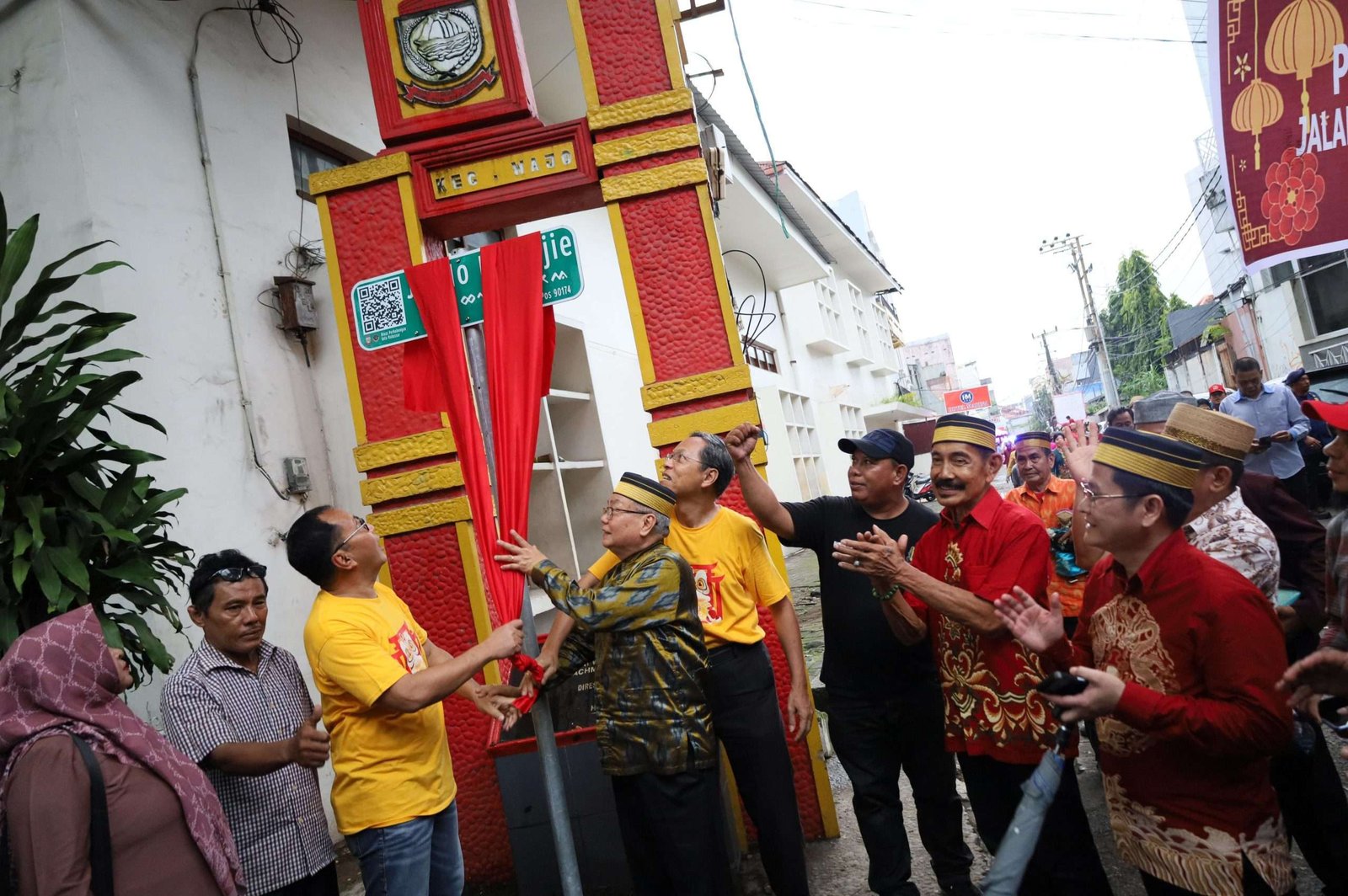 Jalan Jampea di Kecamatan Wajo, Makassar, kini resmi berganti nama menjadi Jalan Hoo Eng Djie oleh Wali Kota Makassar Danny Pomanto