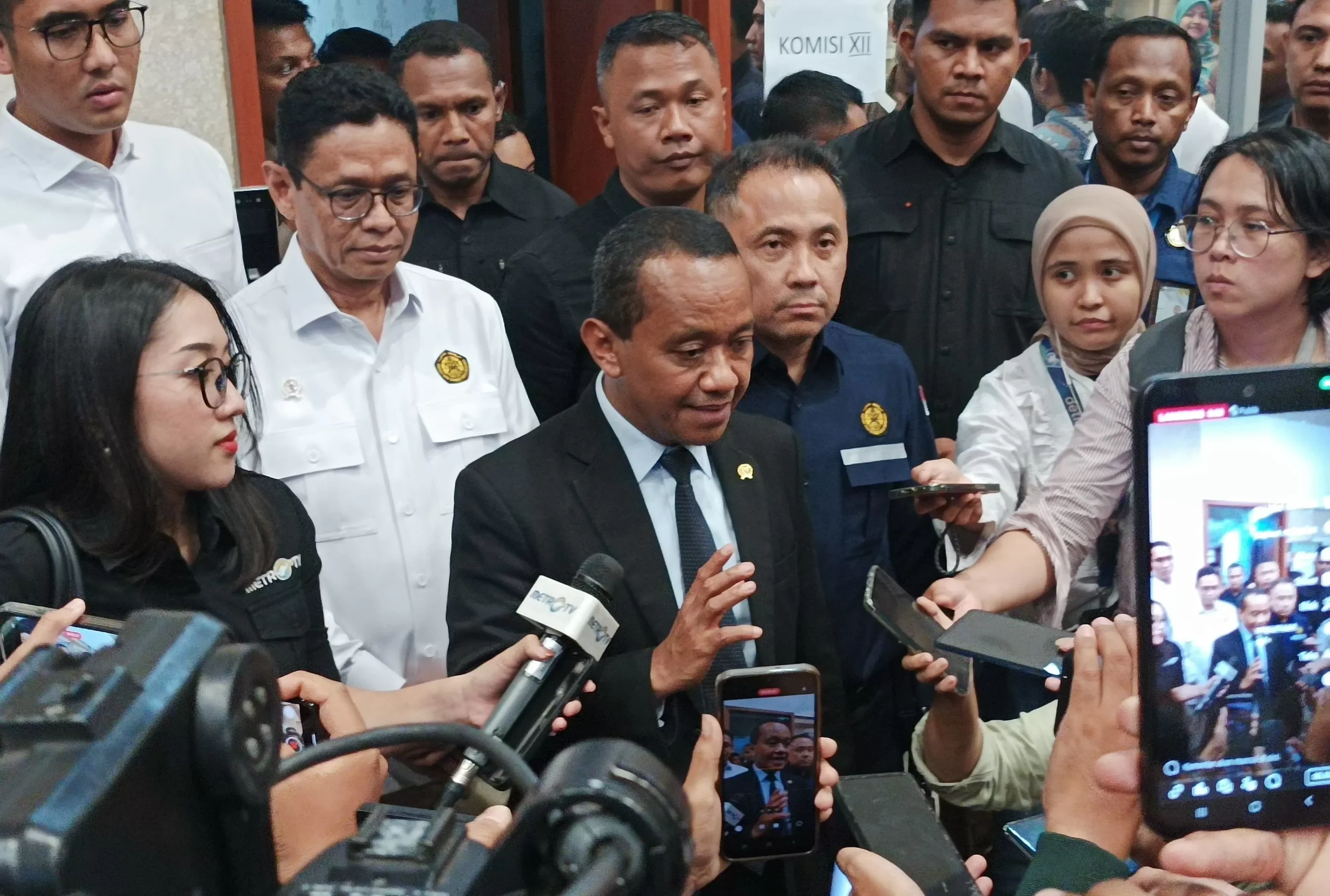 Ketua Umum DPP Partai Golkar, Bahlil Lahadalia, menegaskan bahwa pemindahan Ibu Kota Negara (IKN) ke Nusantara tetap akan terlaksana pada tahun 2028.
