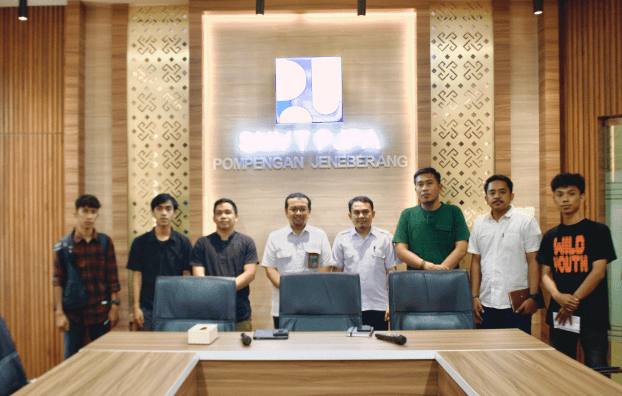 Aliansi masyarakat Kecamatan Mappadeceng, Kabupaten Luwu Utara (Lutra), menggelar audiensi dengan Balai Besar Wilayah Sungai (BBWS) Pompengan Je'neberang di Kota Makassar, Kamis (6/3/2025).