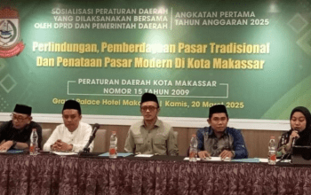 Anggota Dewan Perwakilan Rakyat Daerah (DPRD) Kota Makassar, Basdir, menggelar Sosialisasi Peraturan Daerah (Perda) Nomor 15 Tahun 2009, Angkatan Pertama TA 2025, tentang Perlindungan Pemberdayaan Pasar Tradisional dan Penataan Pasar Modern di Kota Makassar, yang dilaksanakan di Grand Palace Hotel, Kamis, 20 Maret 2025.