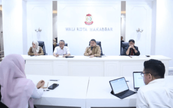 Wali Kota Makassar, Munafri Arifuddin, menggelar audiensi dengan Balai Besar Wilayah Sungai (BBWS) Pompengan Jeneberang guna membahas langkah strategis dalam menangani banjir yang kerap melanda Kota Makassar. Pertemuan ini berlangsung di Ruang Rapat Wali Kota pada Senin (24/3/2025).