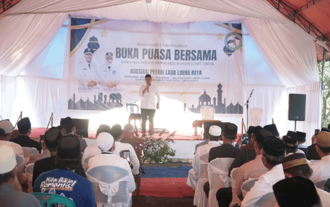 Bupati Luwu Timur, H. Irwan Bachri Syam menghadiri acara buka puasa bersama yang dipusatkan di halaman Mesjid Fatihul Khair, Desa Ranteangin, Kecamatan Towuti, Jumat (28/03/2025).