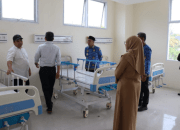 Bupati Lutim Tinjau Pembangunan Rumah Sakit Atue, Soroti Sejumlah Kekurangan