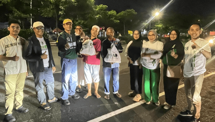 Semangat Ramadan, KAHMI Makassar Bagikan Sembako untuk Warga Kurang Mampu
