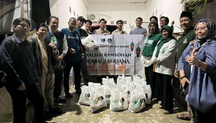 Aksi Peduli Ramadan, KAHMI Makassar Bagikan Sembako di Kampung Baru Antang