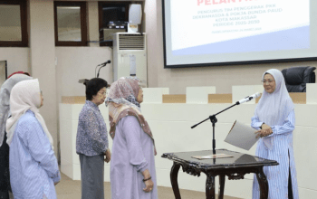 Seluruh calon Pengurus TP PKK, Dewan Kerajinan Nasional Daerah (Dekranasda) dan Pokja PAUD Kota Makassar periode 2025-2030, menjalani gladi kotor pelantikan di Aula Sipakatau Balaikota Makassar, Jumat (21/03/2025).