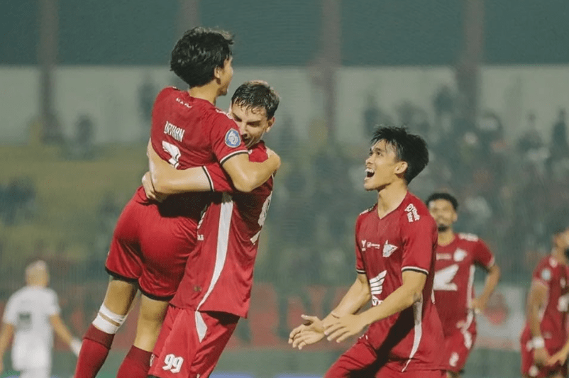 Madura United harus mengakui keunggulan PSM Makassar setelah tumbang 1-3 dalam laga lanjutan Liga 1 yang digelar di Stadion Gelora Bangkalan, Minggu (2/3).