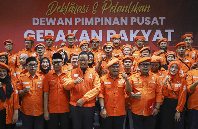 Yusuf Lakaseng (sebelah kanan Anies Baswedan) saat pelantikan DPP Gerakan Rakyat di Jakarta, 27 Februari 2025 lalu.