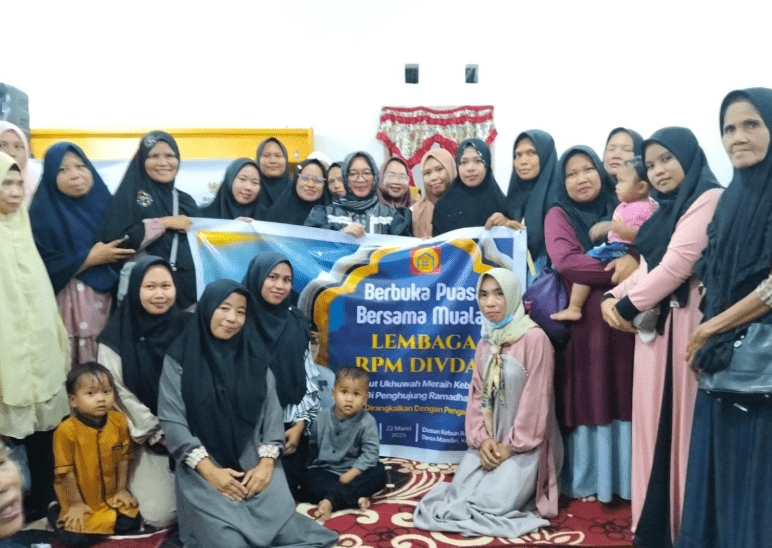 Rumah Pembinaan Mualaf (RPM) DIVDAF Desa Mandiri, Kecamatan Tomoni, menggelar kegiatan pengajian dan buka puasa bersama, Sabtu (22/03/2025). Acara ini dihadiri oleh Wakil Bupati Luwu Timur, Hj. Puspawati Husler, Kepala Baznas Luwu Timur, Hamka, Wakil Ketua II Baznas, Rahman, serta para mualaf, tokoh agama, dan masyarakat sekitar yang turut serta dalam mempererat ukhuwah Islamiyah.