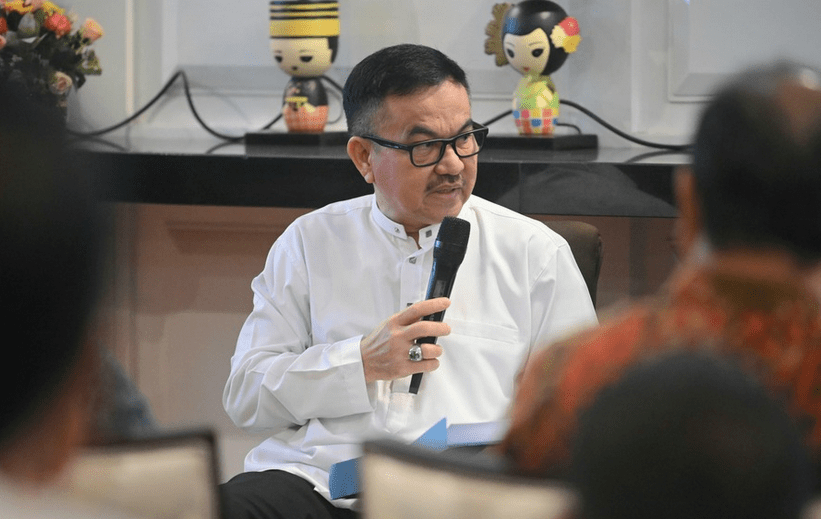 Pemprov menggelar rapat koordinasi membahas implementasi Tarif Angkutan Sewa Khusus (ASK) yang telah diatur dalam SK Gubernur Sulsel Nomor 2559/XII/2022 di Baruga Lounge, Kantor Gubernur Sulsel, pada Jumat, 14 Maret 2025, dan dipimpin oleh Sekretaris Daerah Provinsi Sulsel, Jufri Rahman.