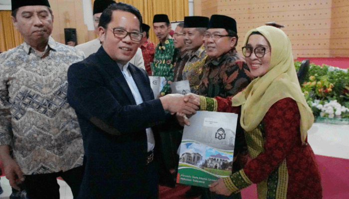 Jadi Guru Besar, Prof. Syamzan Syukur Torehkan Sejarah bagi Perempuan Bajo Luwu