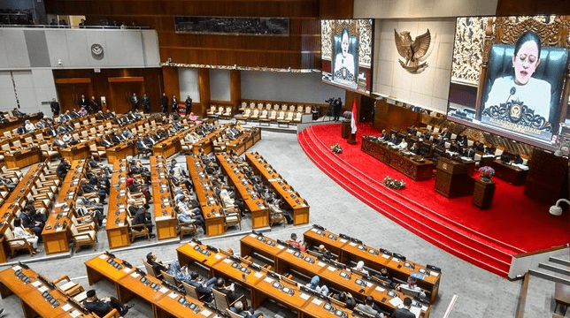 Dewan Perwakilan Rakyat (DPR) resmi mengesahkan revisi Undang-Undang Tentara Nasional Indonesia (TNI) dalam Rapat Paripurna ke-15 masa sidang 2024-2025 di Kompleks Parlemen, Senayan, Jakarta, Kamis (20/3/2025).