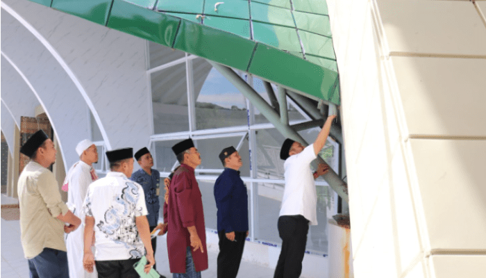 Bupati Luwu Timur Tinjau Islamic Center Malili, Soroti Perbaikan Atap dan Menara