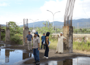 Tinjau Stadion Malili, Bupati Lutim Soroti Proyek Mangkrak dan Kualitas Infrastruktur