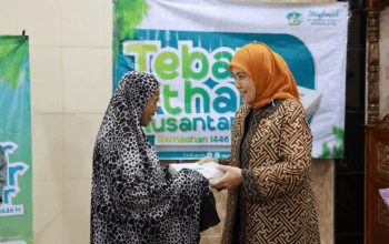 Wakil Wali Kota Makassar, Aliyah Mustika Ilham, secara resmi membuka kegiatan Tebar Ifthar Akbar yang diselenggarakan oleh Wahdah Islamiyah di Masjid Aisyiyah, Jl. Veteran Selatan Lr. 3, pada Jumat (14/3/2025).