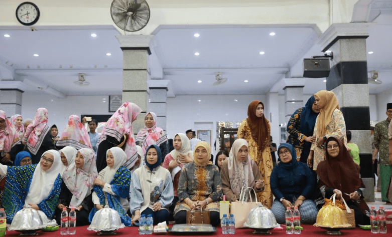 Wakil Wali Kota Makassar, Aliyah Mustika Ilham, menghadiri acara buka puasa bersama pada Kamis (06/03/2025).
