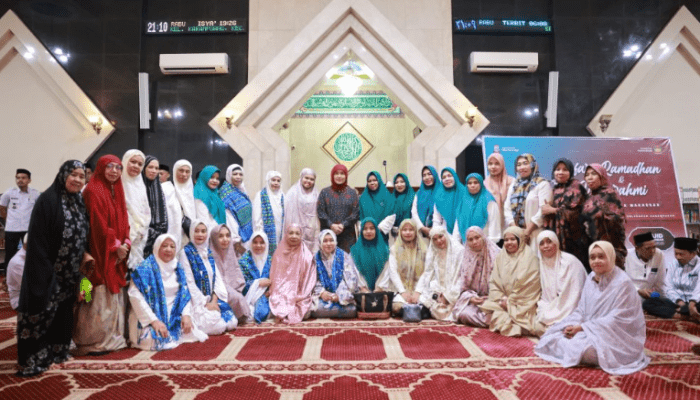 Wakil Wali Kota Makassar Hadiri Silaturahmi dan Salat Tarawih di Masjid Baiturrahman