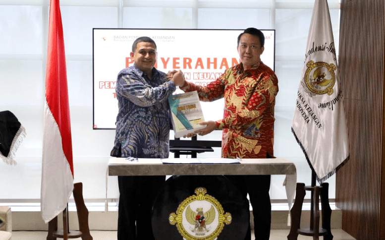 Wali Kota Makassar, Munafri Arifuddin, secara resmi menyerahkan Laporan Keuangan Pemerintah Daerah (LKPD) Kota Makassar Tahun 2024 (unaudited) kepada Badan Pemeriksa Keuangan (BPK) RI Perwakilan Sulawesi Selatan.