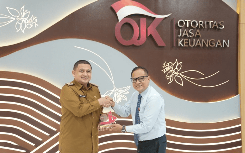 Wali Kota Makassar, Munafri Arifuddin, bertemu dengan jajaran Otoritas Jasa Keuangan (OJK) Regional 6 di Kantor OJK, Jalan Sultan Hasanuddin, pada Senin (10/3/2025).