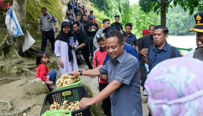 Kunjungi Permandian Air Panas Pincara, Gubernur Sulsel Dorong Pengembangan Wisata dan UMKM Lokal