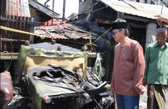 Ketua Badan Amil Zakat Nasional (BAZNAS) Kota Makassar, H.M.Ashar Tamanggong memimpin tim Baznas Tanggap Bencana (BTB) Kota Makassar untuk penyaluran bantuan kepada korban kebakaran di Rappokaling.