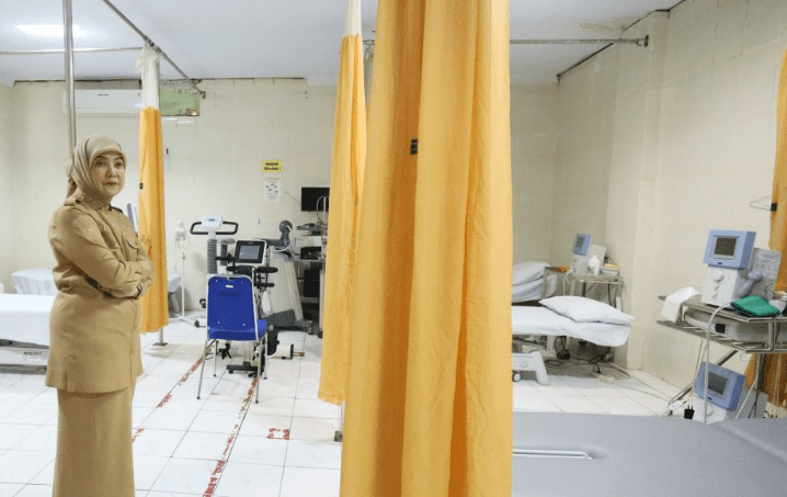 Wakil Wali Kota Makassar, Aliyah Mustika Ilham, melakukan inspeksi langsung ke Rumah Sakit Umum Daerah (RSUD) Daya Kota Makassar, Senin (14/4/2025).