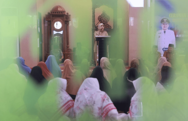 Wakil Wali Kota Makassar, Aliyah Mustika Ilham, secara resmi membuka kegiatan Ceramah Agama bagi Lansia yang diselenggarakan oleh Bagian Kesejahteraan Rakyat (Kesra) Sekretariat Daerah Kota Makassar, bertempat di Masjid Al-Abrar, Jl. Sultan Alauddin No. 82, Makassar, Senin (26/5/2025).